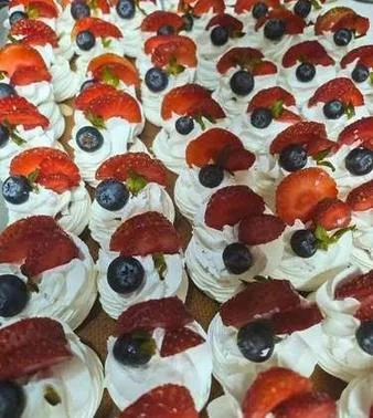 Postre con frutos rojos